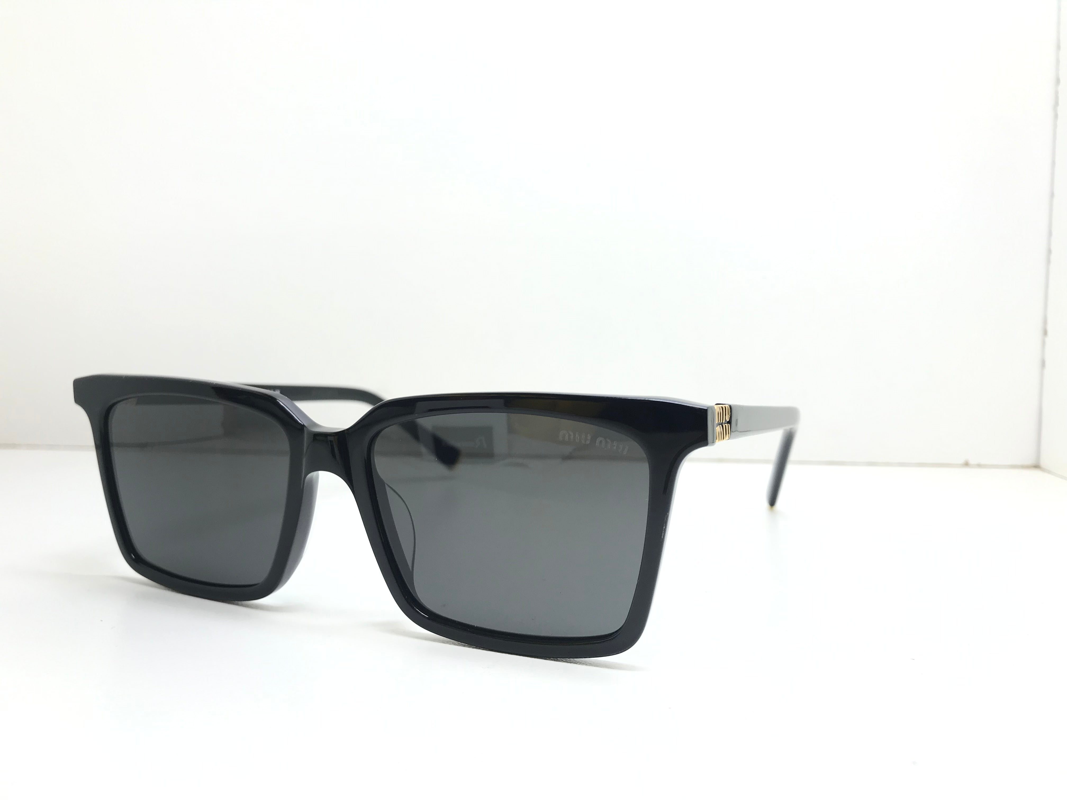 MIU MIU SMU08XV