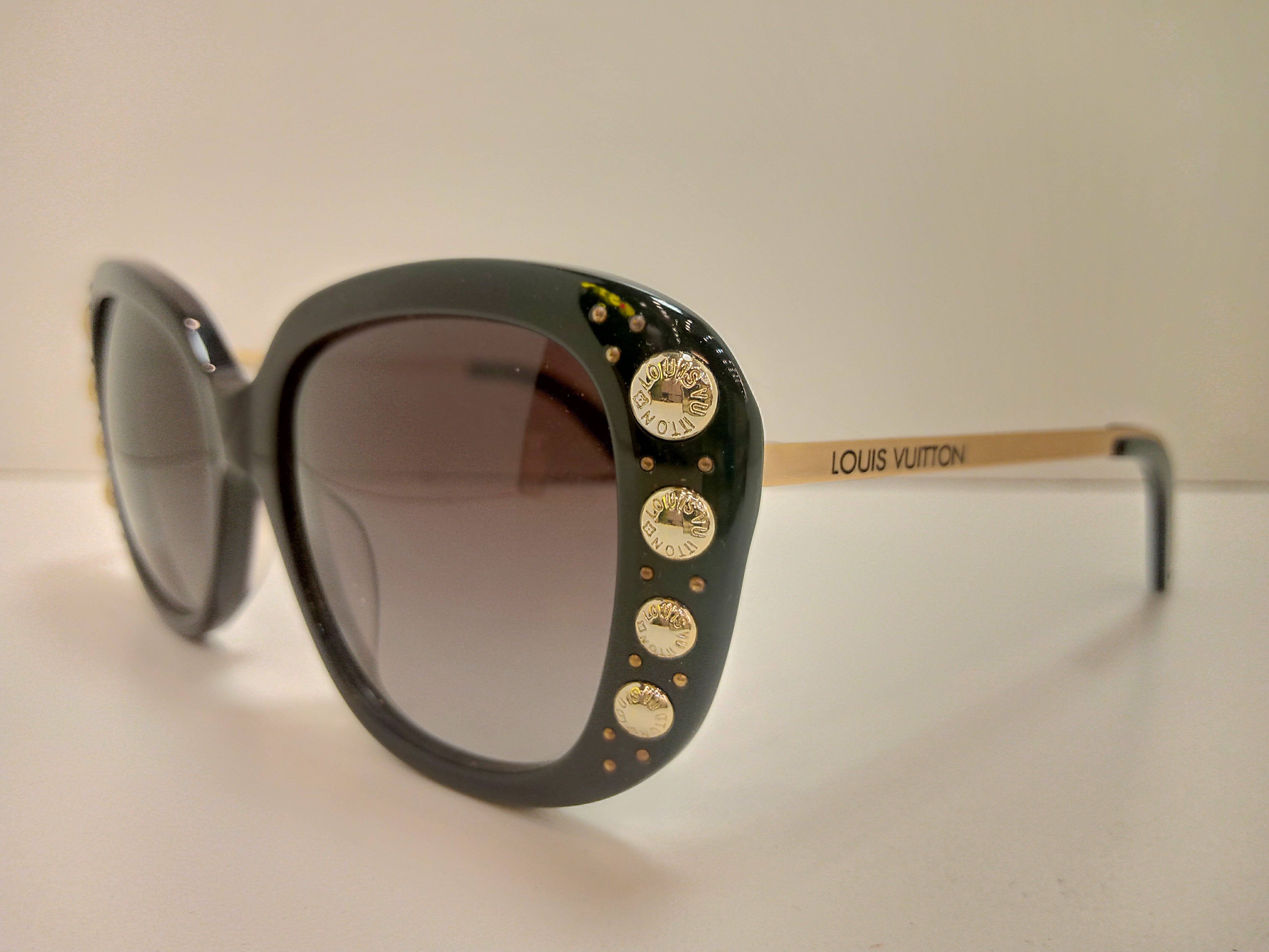 LOUIS VUITTON Z1126E