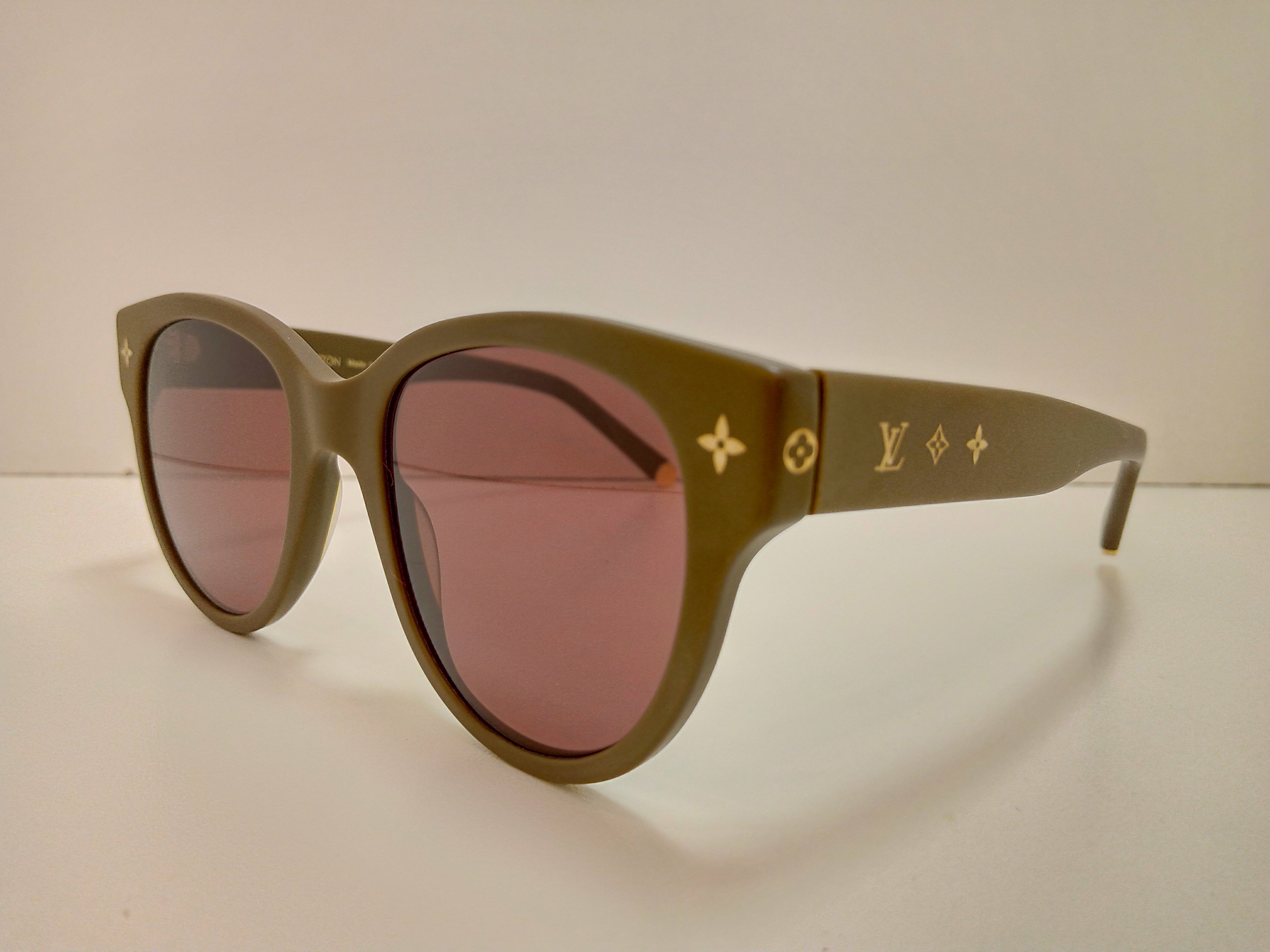LOUIS VUITTON Z1526E