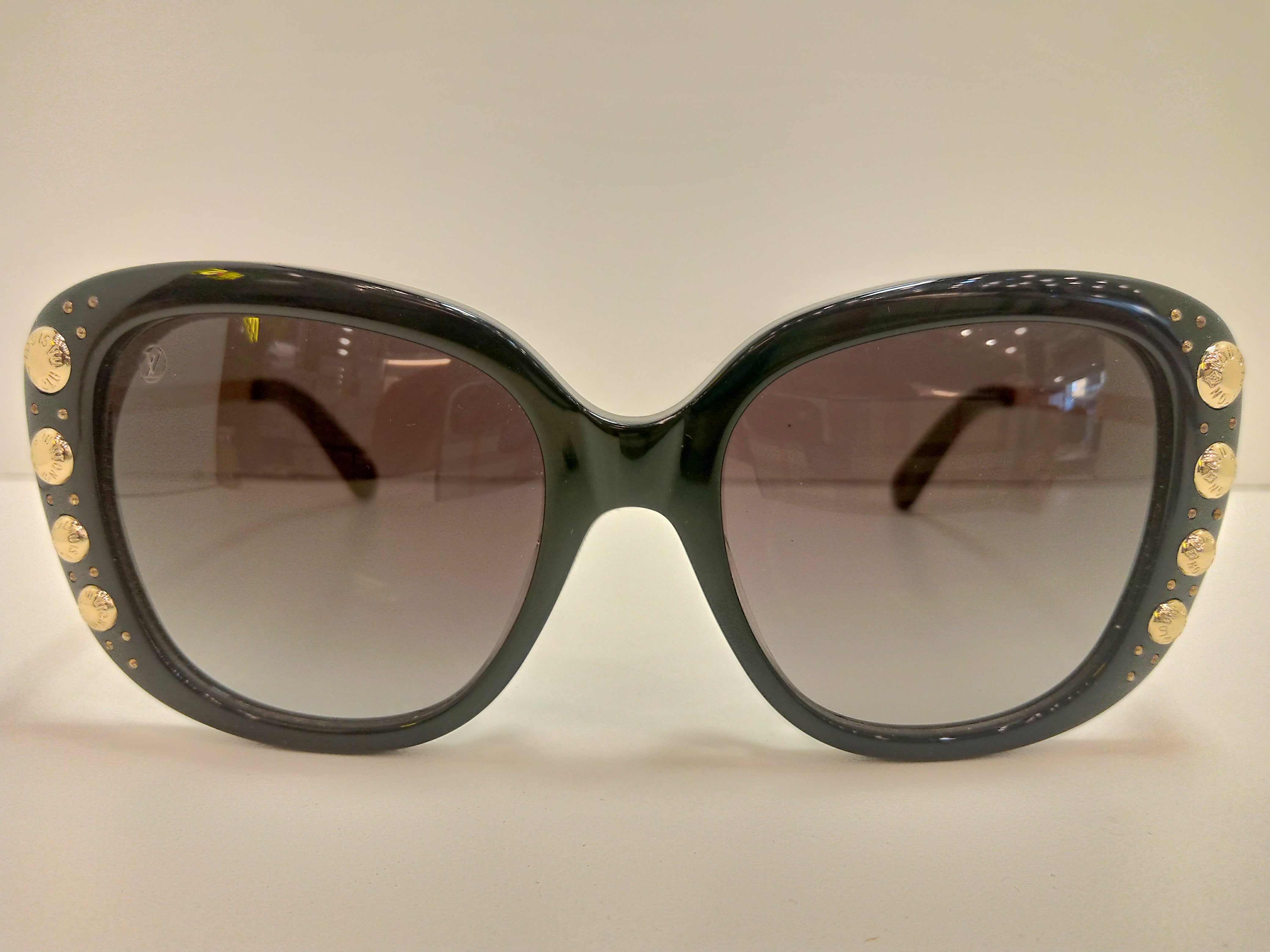 LOUIS VUITTON Z1126E