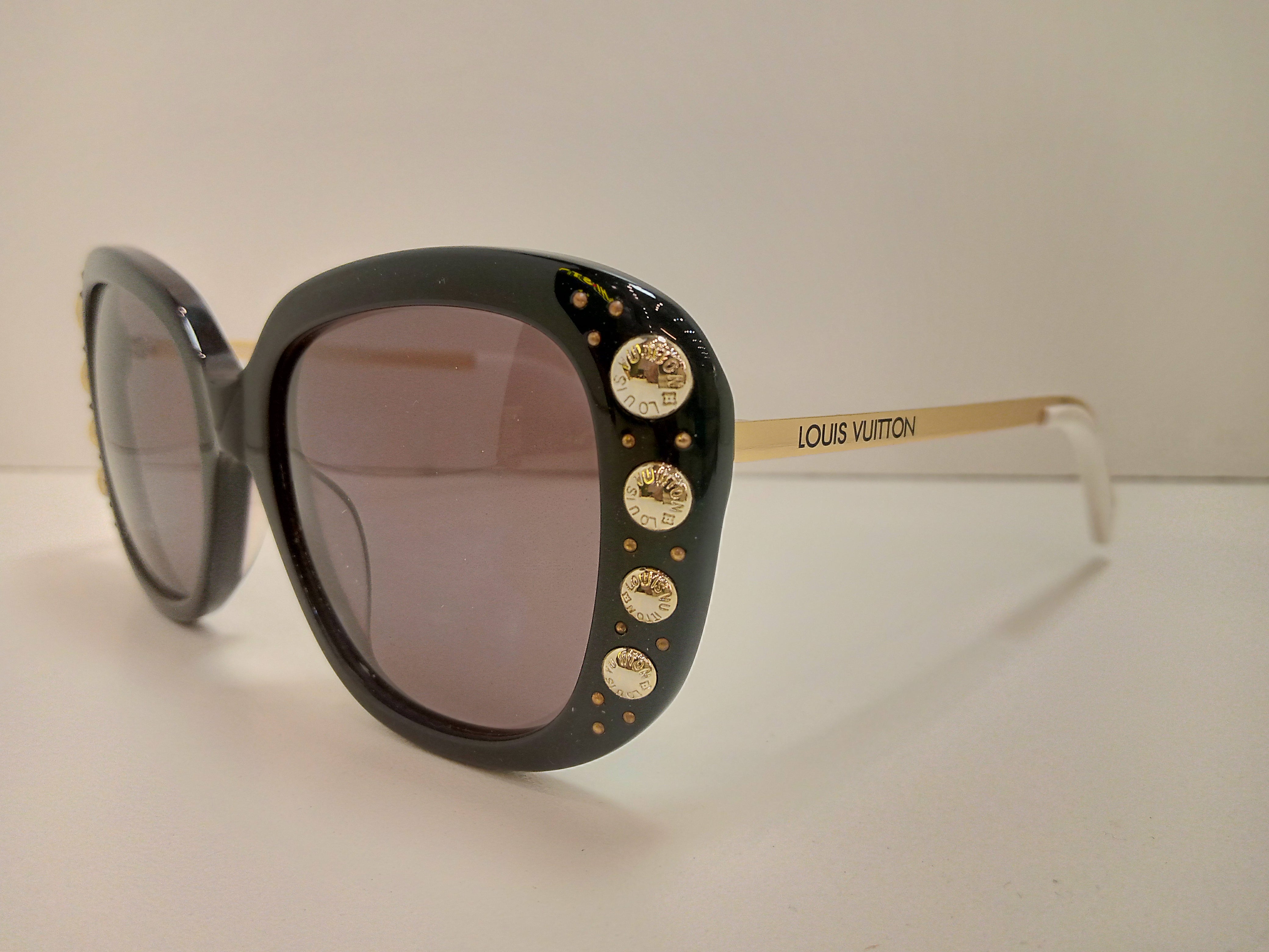 LOUIS VUITTON Z1126E