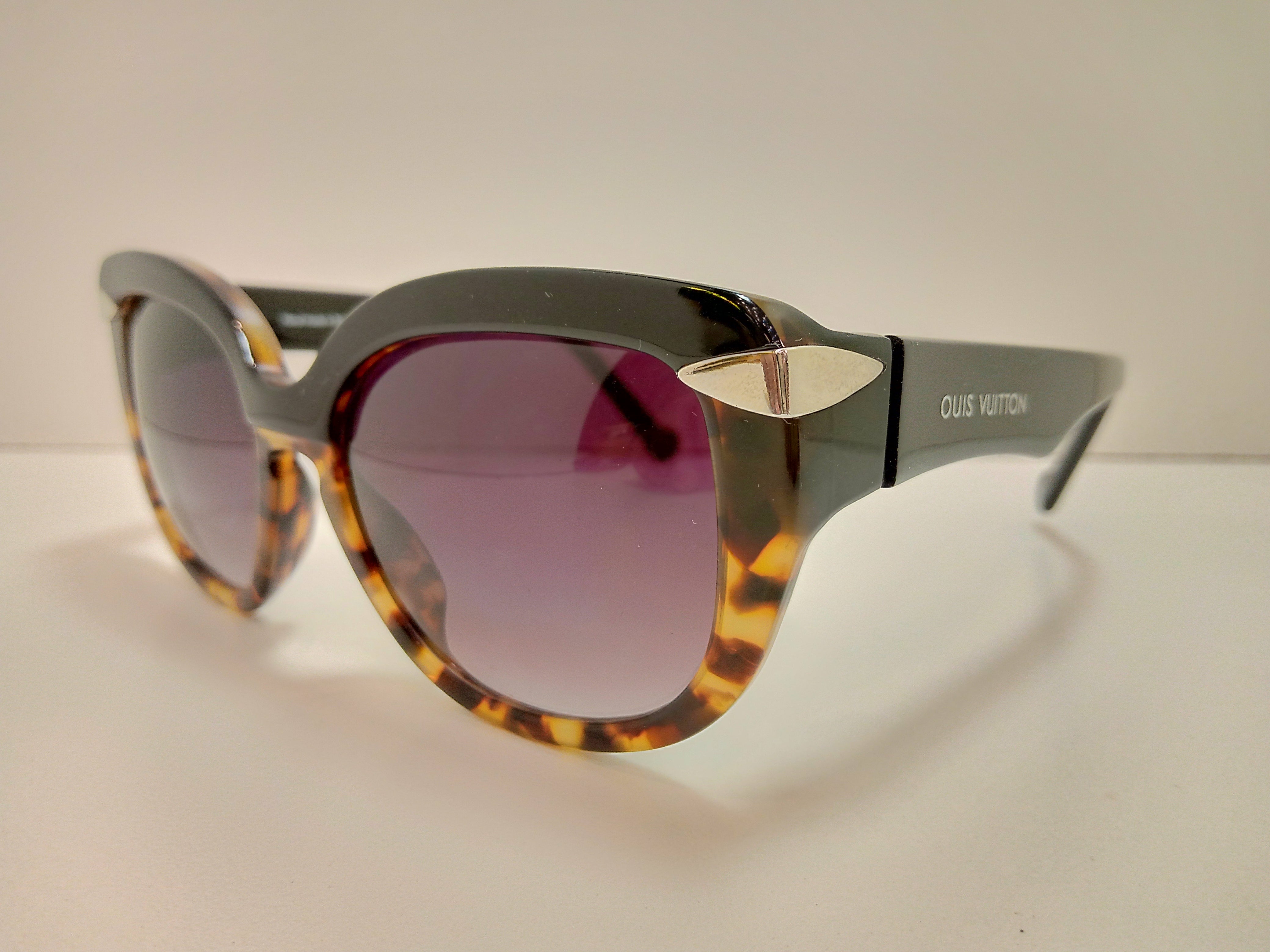 LOUIS VUITTON Z0675E