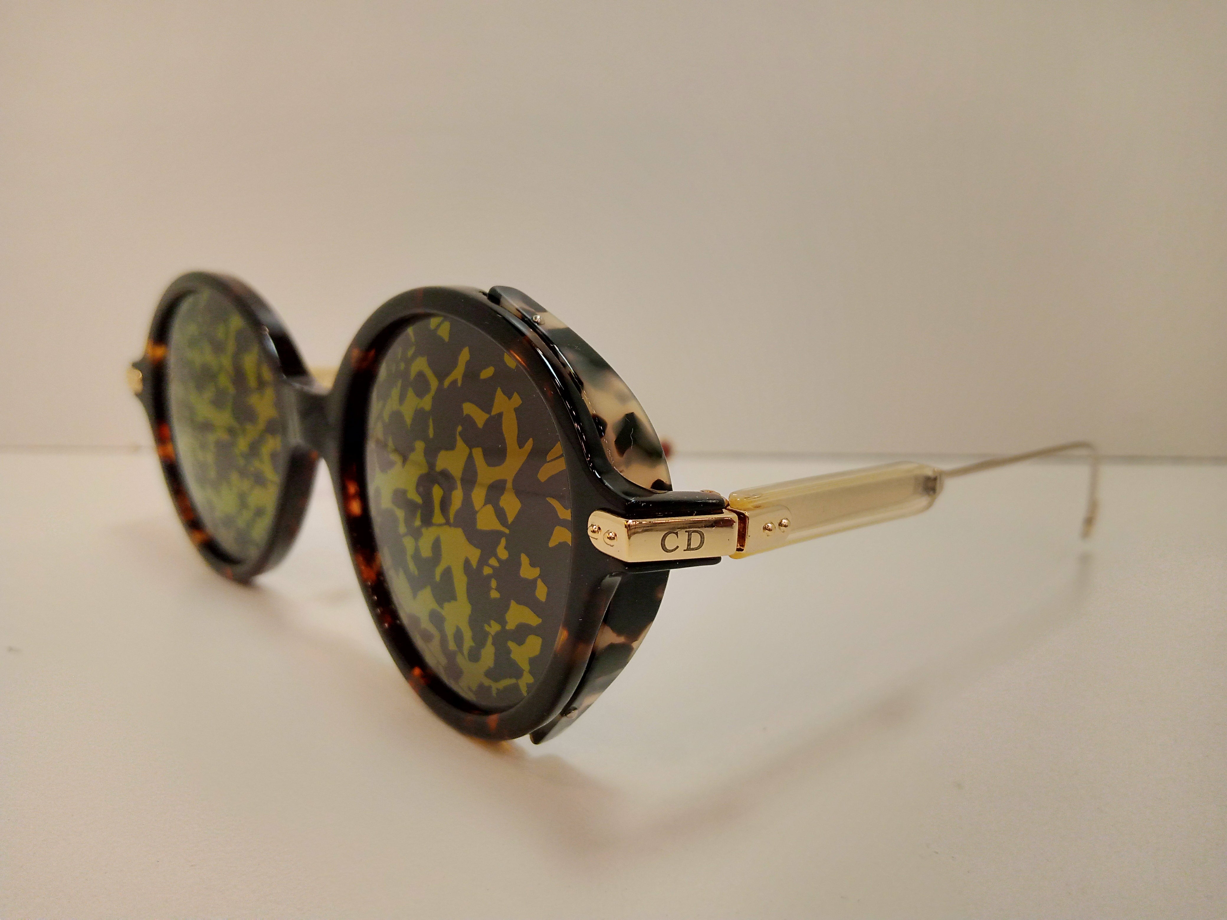 CHRISTIAN DIOR UMBRAGE 52020
