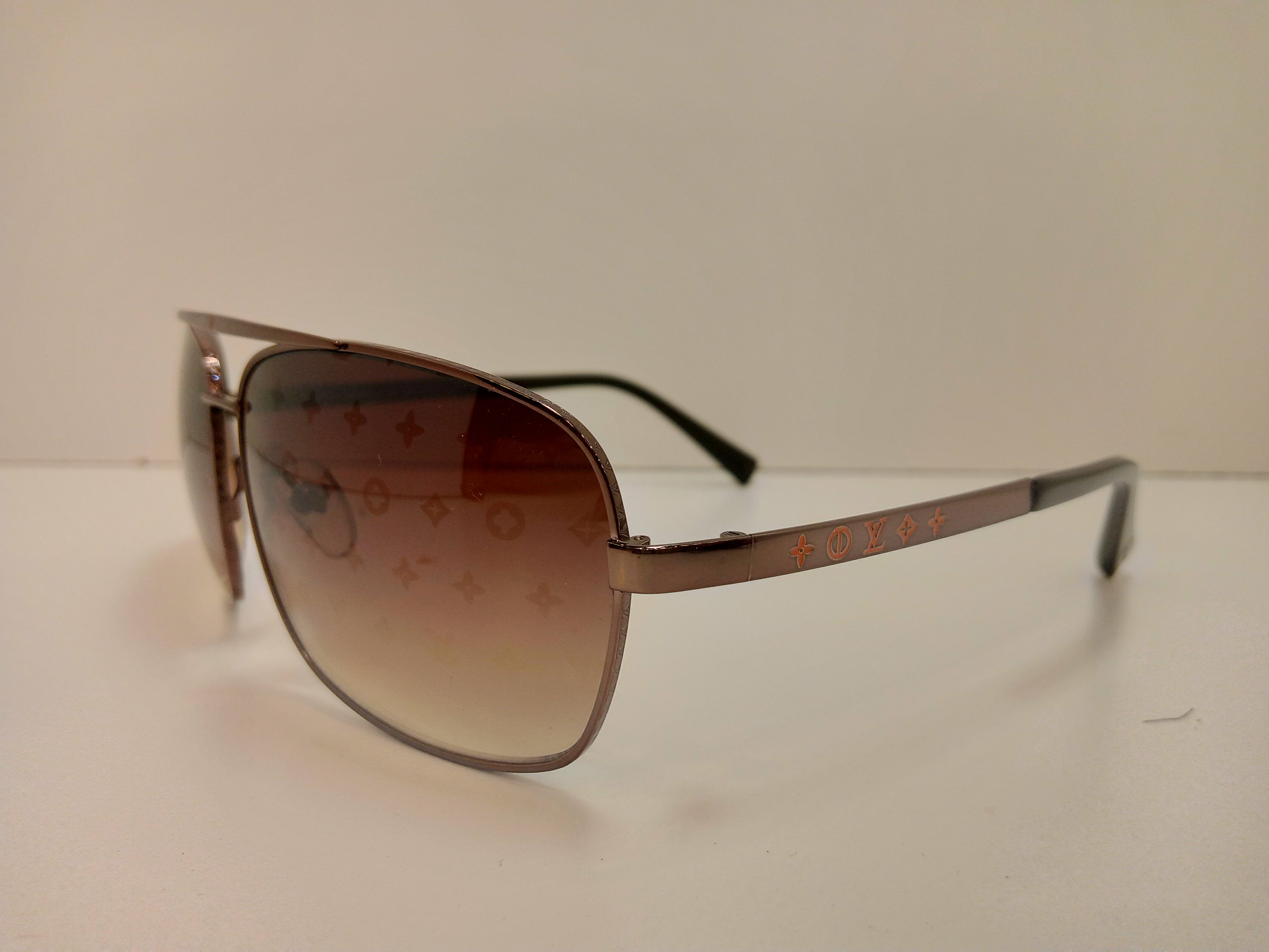 LOUIS VUITTON LV0242