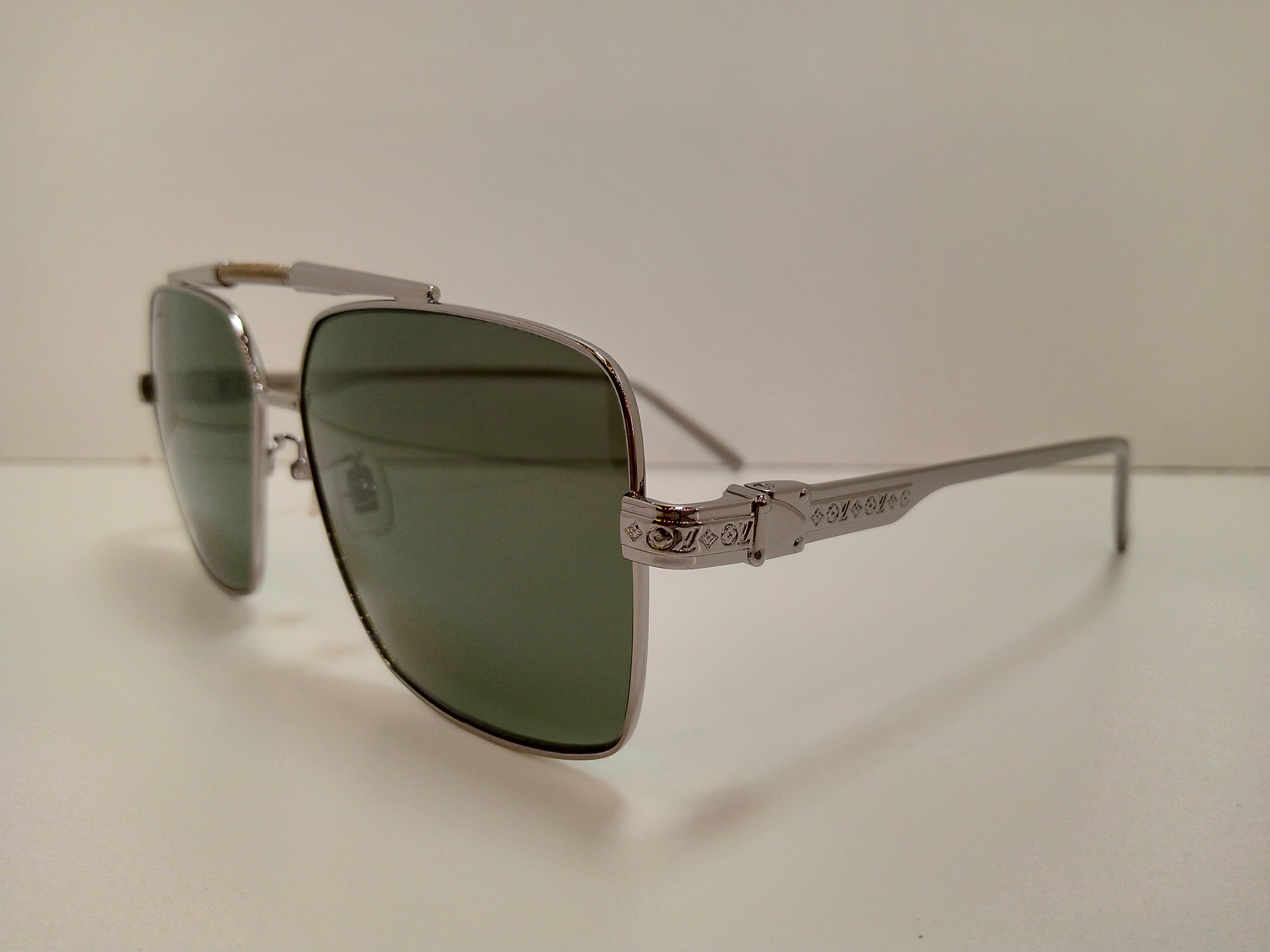 LOUIS VUITTON Z1209W