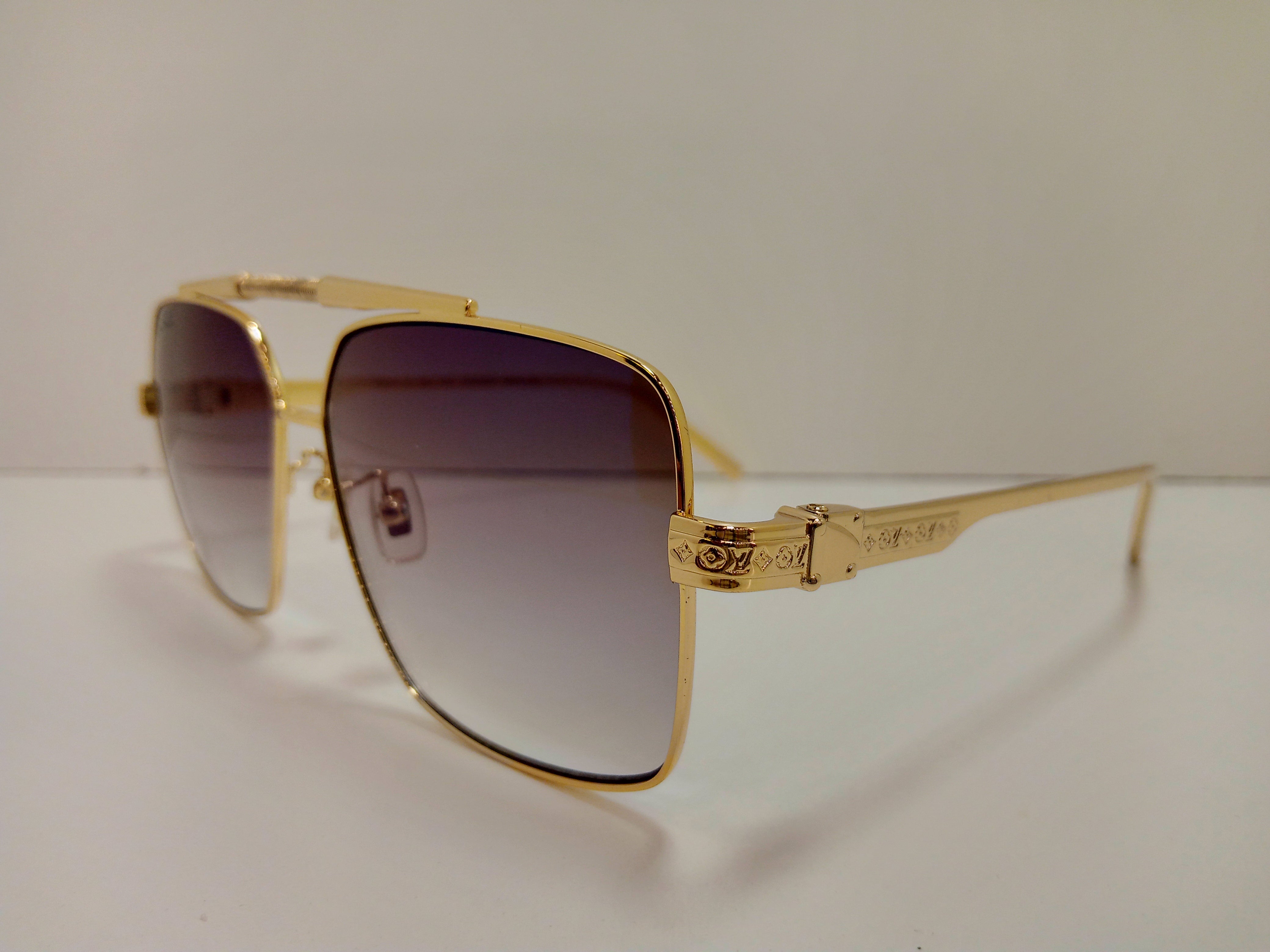 LOUIS VUITTON Z1209W